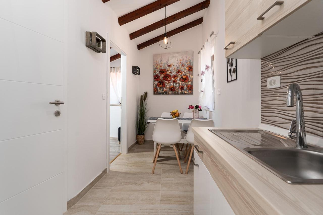 Relax In 2 Bedroom App In Old Town W/Ac And Wifi Rovinj Exteriör bild