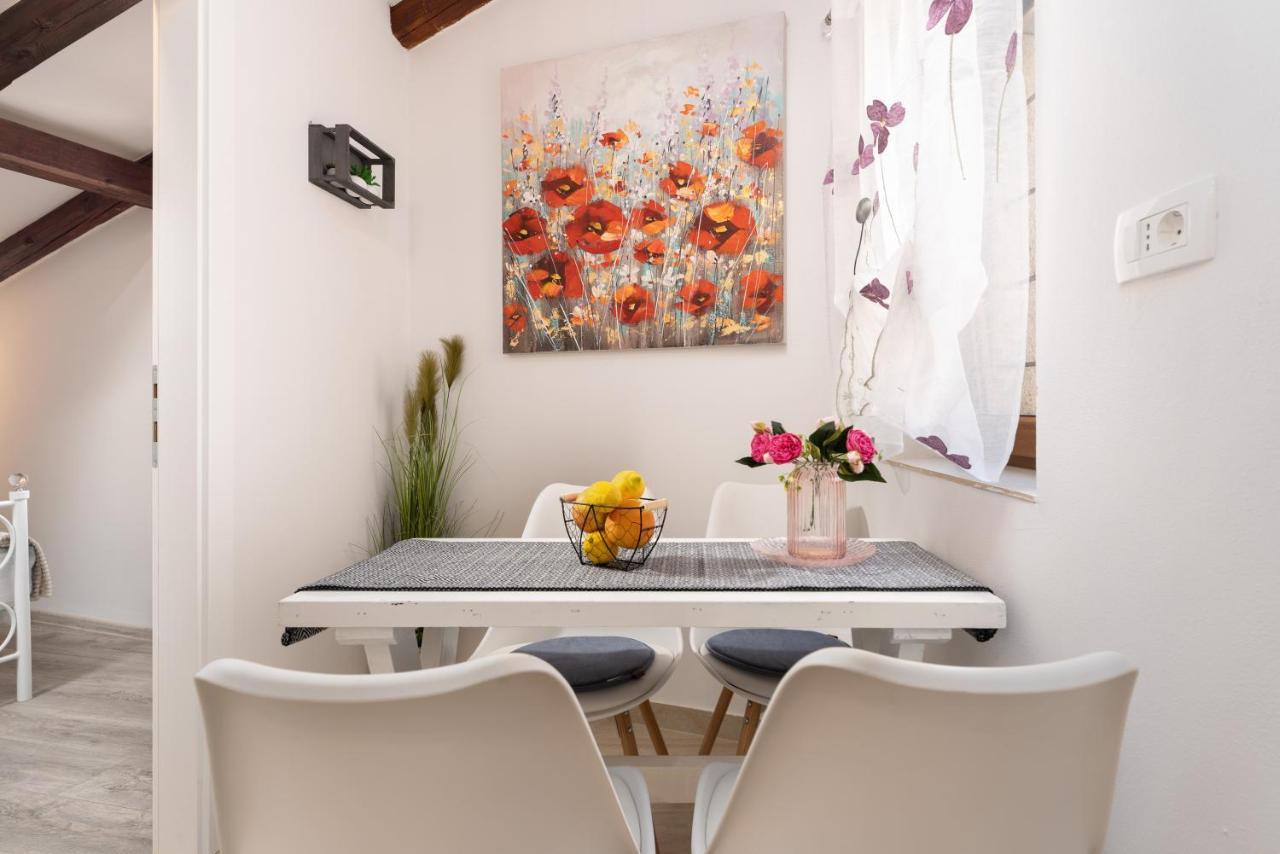 Relax In 2 Bedroom App In Old Town W/Ac And Wifi Rovinj Exteriör bild