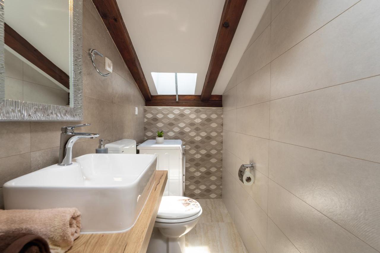 Relax In 2 Bedroom App In Old Town W/Ac And Wifi Rovinj Exteriör bild